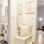 Modernes Studio-apartment Mit Privatem Stellplatz Fuer Bis Zu 4 Personen Naehe Mosel & Weinberge Und Stadtnah