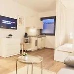 Modernes Studio-apartment Mit Privatem Stellplatz Fuer Bis Zu 4 Personen Naehe Mosel & Weinberge Und Stadtnah Apartment *