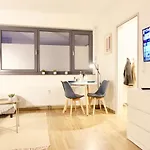 Modernes Studio-apartment Mit Privatem Stellplatz Fuer Bis Zu 4 Personen Naehe Mosel & Weinberge Und Stadtnah * Koblenc
