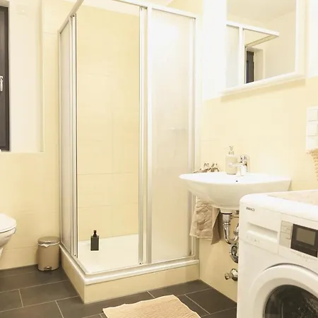 Apartament Modernes Studio-apartment Mit Privatem Stellplatz Fuer Bis Zu 4 Personen Naehe Mosel & Weinberge Und Stadtnah