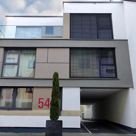 Modernes Studio-apartment Mit Privatem Stellplatz Fuer Bis Zu 4 Personen Naehe Mosel & Weinberge Und Stadtnah *