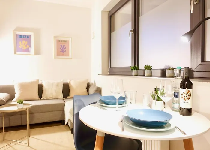 Modernes Studio-apartment Mit Privatem Stellplatz Fuer Bis Zu 4 Personen Naehe Mosel & Weinberge Und Stadtnah * Κόμπλεντς