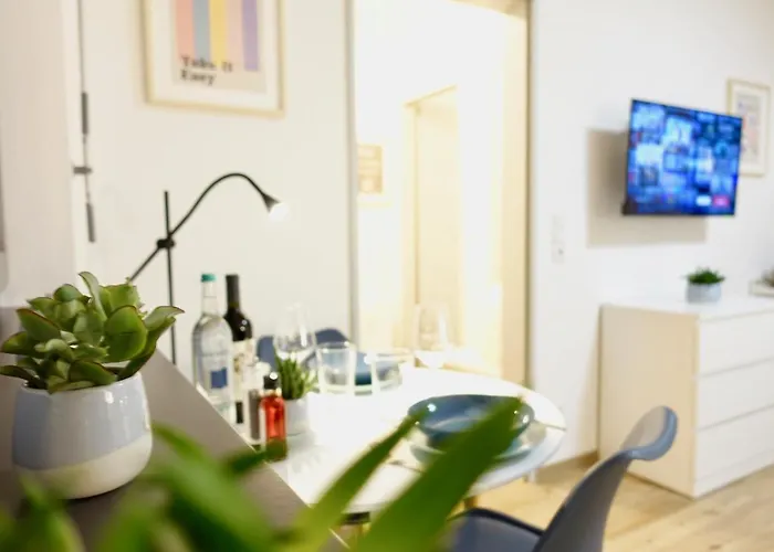 Modernes Studio-apartment Mit Privatem Stellplatz Fuer Bis Zu 4 Personen Naehe Mosel & Weinberge Und Stadtnah Διαμέρισμα *